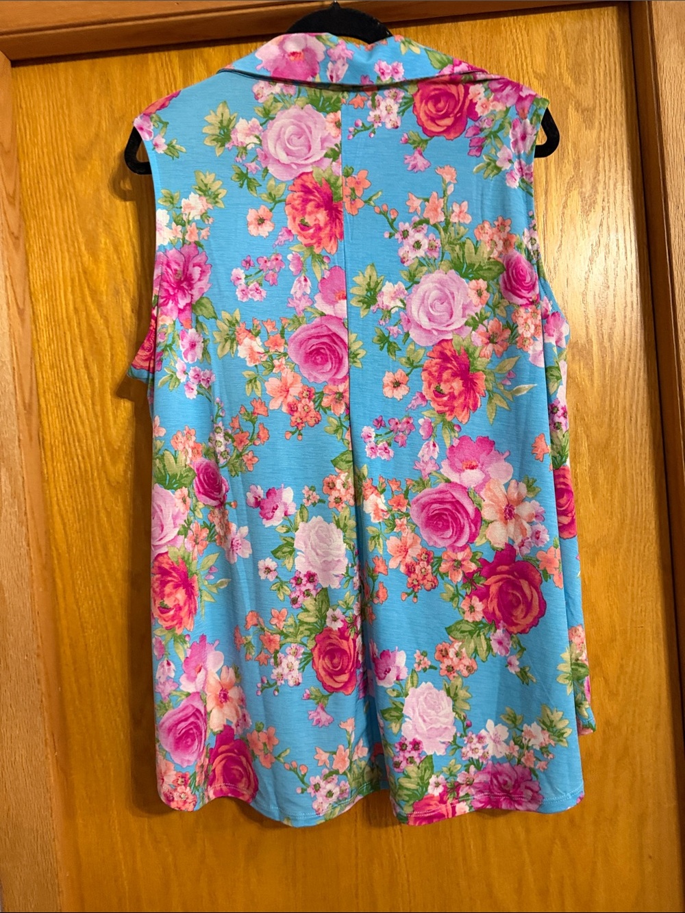 Dear Scarlett Sleeveless Floral Polo Top - Blue & Pink - Picture 3 of 3